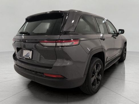 Used 2024 Jeep Grand Cherokee Altitude AWD/4WD image 19