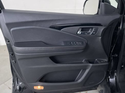 Used 2020 Honda Pilot Black Edition image 10