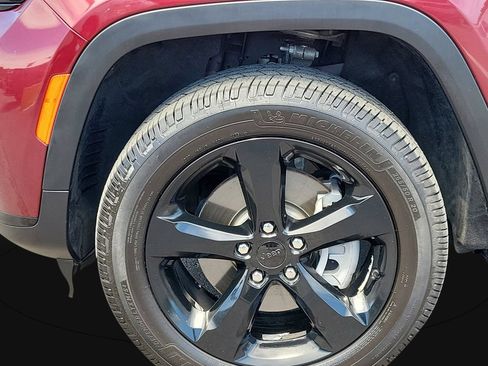 Used 2024 Jeep Grand Cherokee L Limited w/ Black Appearance Package RWD image 9