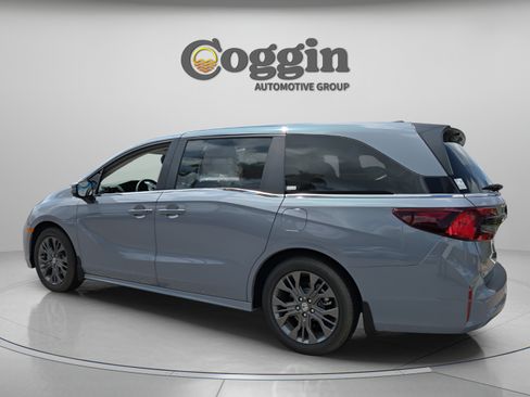 New 2026 Honda Odyssey Touring image 3