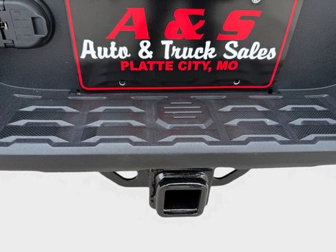 Used 2017 Toyota Tacoma TRD Sport image 19