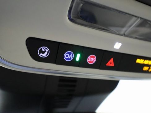 Used 2025 Buick Enclave Avenir image 19