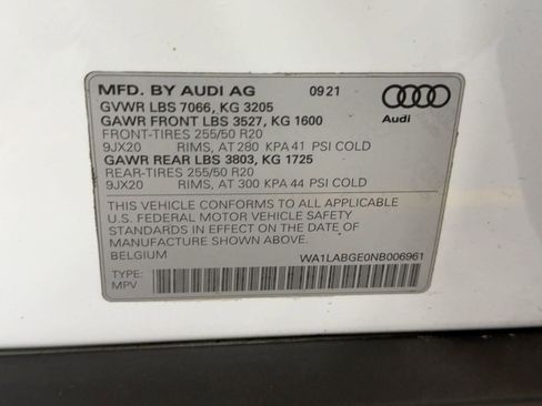 Used 2022 Audi e-tron Premium Plus w/ Premium Plus Package image 21