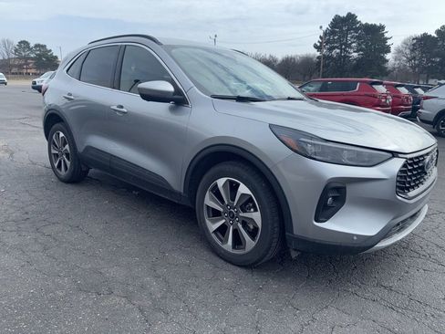 Used 2024 Ford Escape Platinum image 3