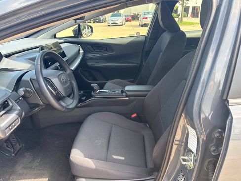 Used 2025 Toyota Prius LE FWD image 12