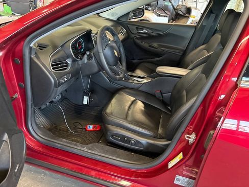 Used 2018 Chevrolet Malibu LT w/ Leather Package FWD image 8