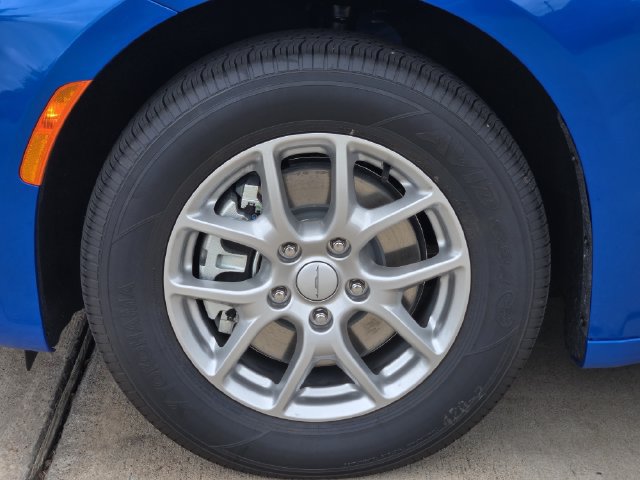 New 2027 Chrysler Pacifica Select FWD image 7
