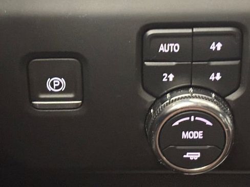 Used 2024 GMC Sierra 1500 AT4 w/ Technology Package AWD/4WD image 32