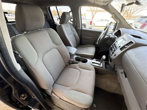 Used 2016 Nissan Frontier SV image 25