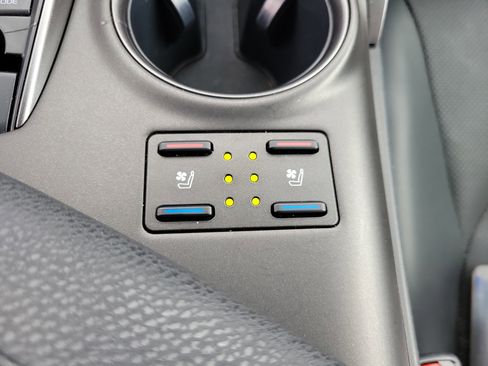 Used 2022 Toyota Camry XSE image 18