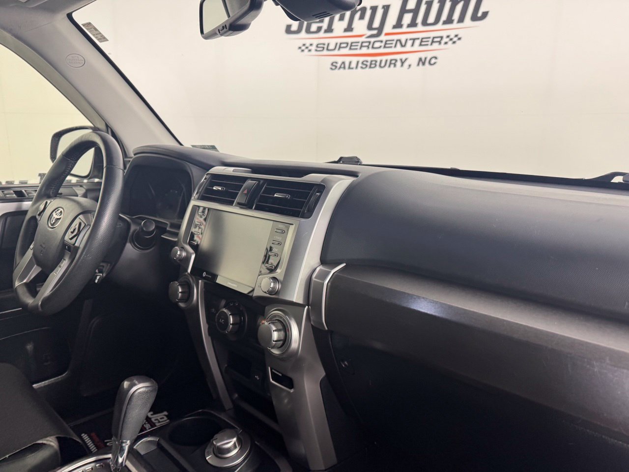 Used 2021 Toyota 4Runner SR5 AWD/4WD image 30