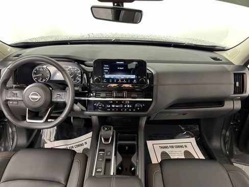 Used 2025 Nissan Pathfinder SL w/ SL Premium Package FWD image 41