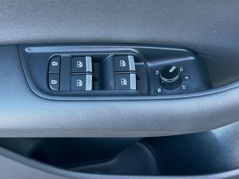 Used 2022 Audi Q8 Premium Plus image 24