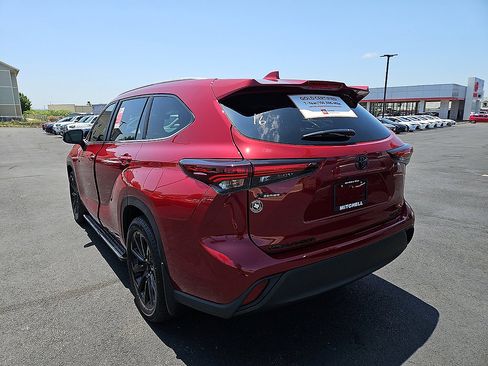 Certified 2026 Toyota Highlander XLE AWD/4WD image 3