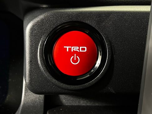 Certified 2025 Toyota 4Runner TRD Off-Road image 21