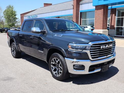 Used 2025 RAM 1500 Laramie AWD/4WD image 4