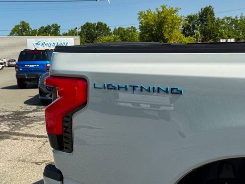 Used 2023 Ford F150 Lightning XLT AWD/4WD image 19
