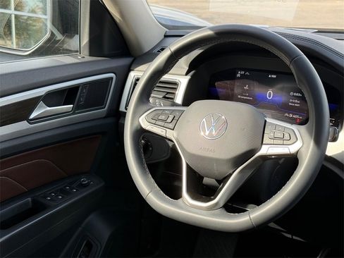 Used 2022 Volkswagen Atlas SE w/ Panoramic Sunroof Package image 15