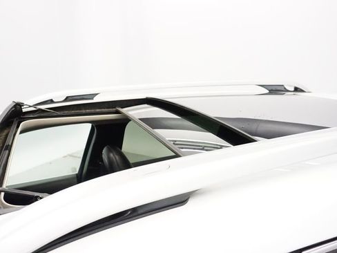 Used 2016 Jeep Cherokee Overland w/ Technology Group image 38