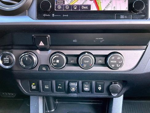 Used 2019 Toyota Tacoma TRD Off-Road w/ Technology Package image 16