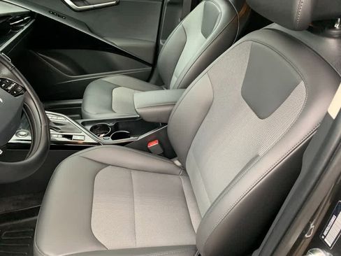 Used 2025 Kia Niro EX image 15