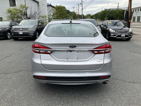 Used 2018 Ford Fusion SE FWD image 6