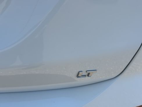 Used 2024 Chevrolet Equinox LT w/ LPO, Floor Liner Package FWD image 9