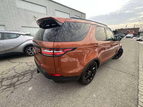 Used 2018 Land Rover Discovery HSE image 4