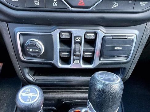 Used 2018 Jeep Wrangler Unlimited Sport S AWD/4WD image 24