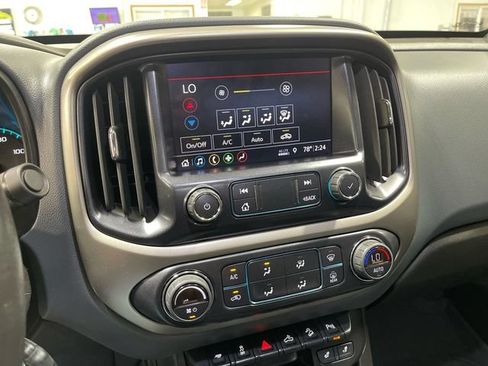 Used 2022 Chevrolet Colorado Z71 AWD/4WD image 19