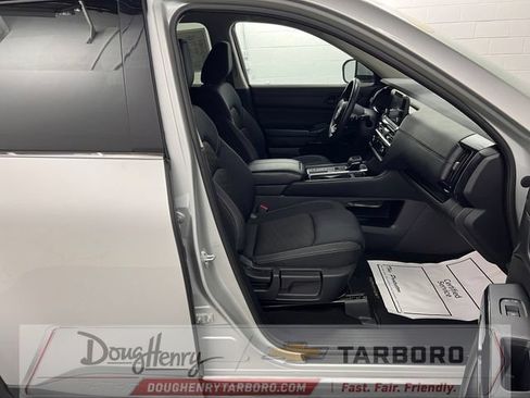 Used 2025 Nissan Pathfinder SV FWD image 44