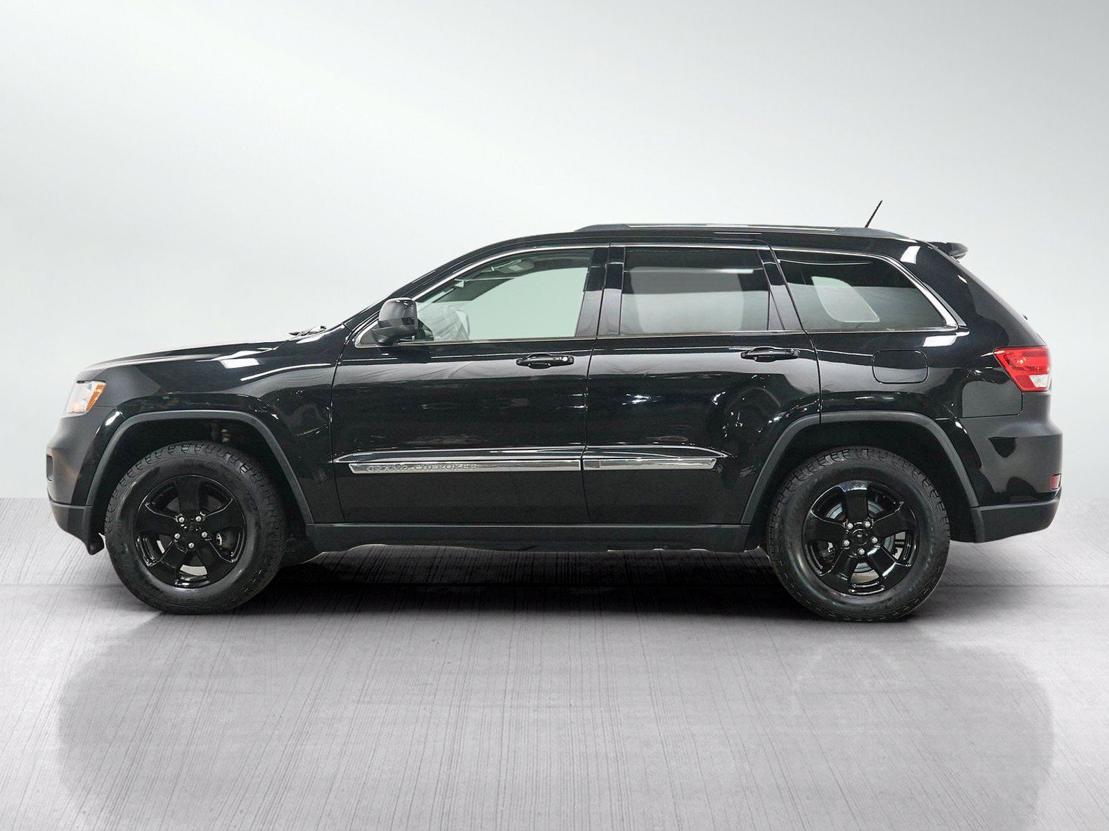 Used 2013 Jeep Grand Cherokee Laredo AWD/4WD image 2