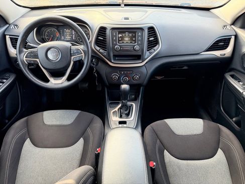 Used 2016 Jeep Cherokee Sport image 13