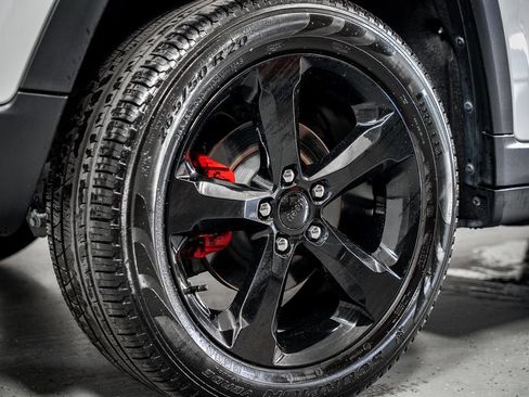 Used 2025 Jeep Grand Cherokee Limited w/ Luxury Tech Group II RWD image 8