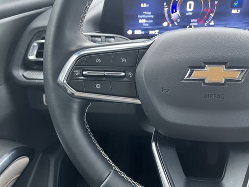 Used 2025 Chevrolet Traverse LT image 19