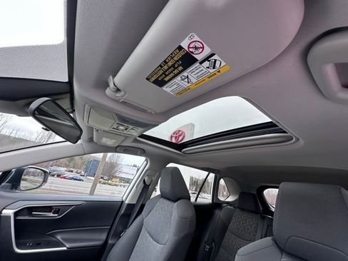 Used 2020 Toyota RAV4 XLE w/ Convenience Package image 13
