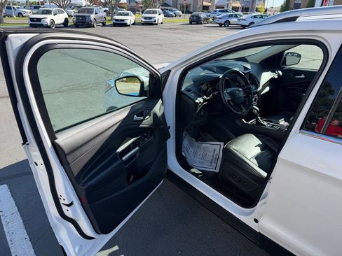 Used 2019 Ford Escape Titanium AWD/4WD image 14