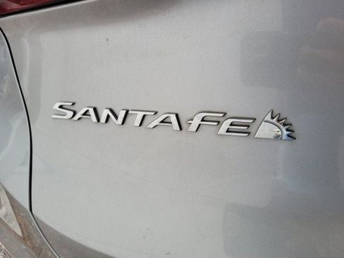 Used 2020 Hyundai Santa Fe SE image 6