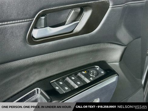 Certified 2026 Nissan Pathfinder SL FWD image 17