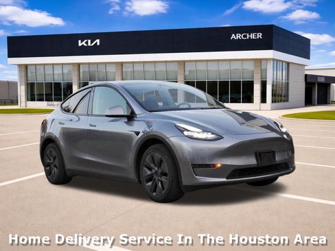 Used 2025 Tesla Model Y Long Range RWD image 1