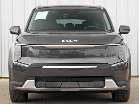 Used 2024 Kia EV9 Wind image 6