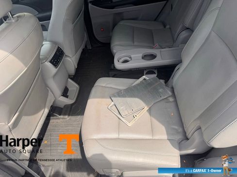 Used 2015 Toyota Highlander Limited Platinum image 10