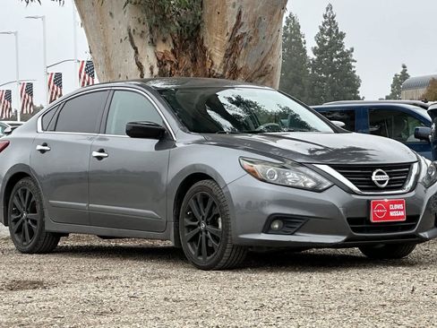 Used 2017 Nissan Altima 2.5 SR w/ Midnight Edition Package image 10