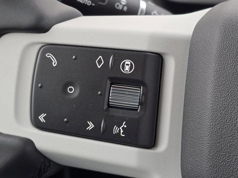 New 2026 Land Rover Defender 110 X-Dynamic SE image 17