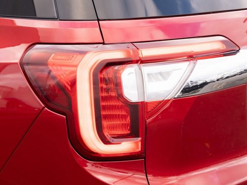 Used 2022 GMC Acadia SLE image 29