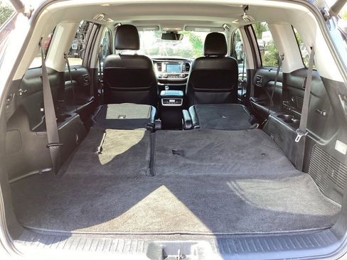 Used 2019 Toyota Highlander XLE image 11