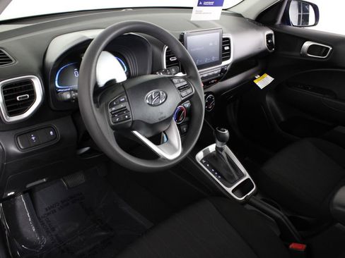 Certified 2026 Hyundai Venue SE image 19