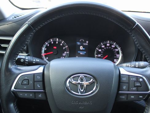 Used 2020 Toyota Highlander LE image 30