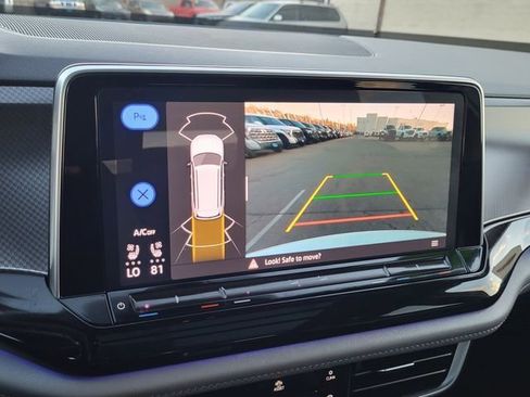 Used 2024 Volkswagen Atlas Peak Edition SE image 17