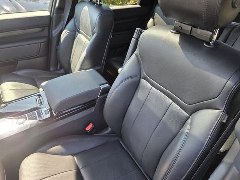 Used 2020 Land Rover Discovery HSE image 24